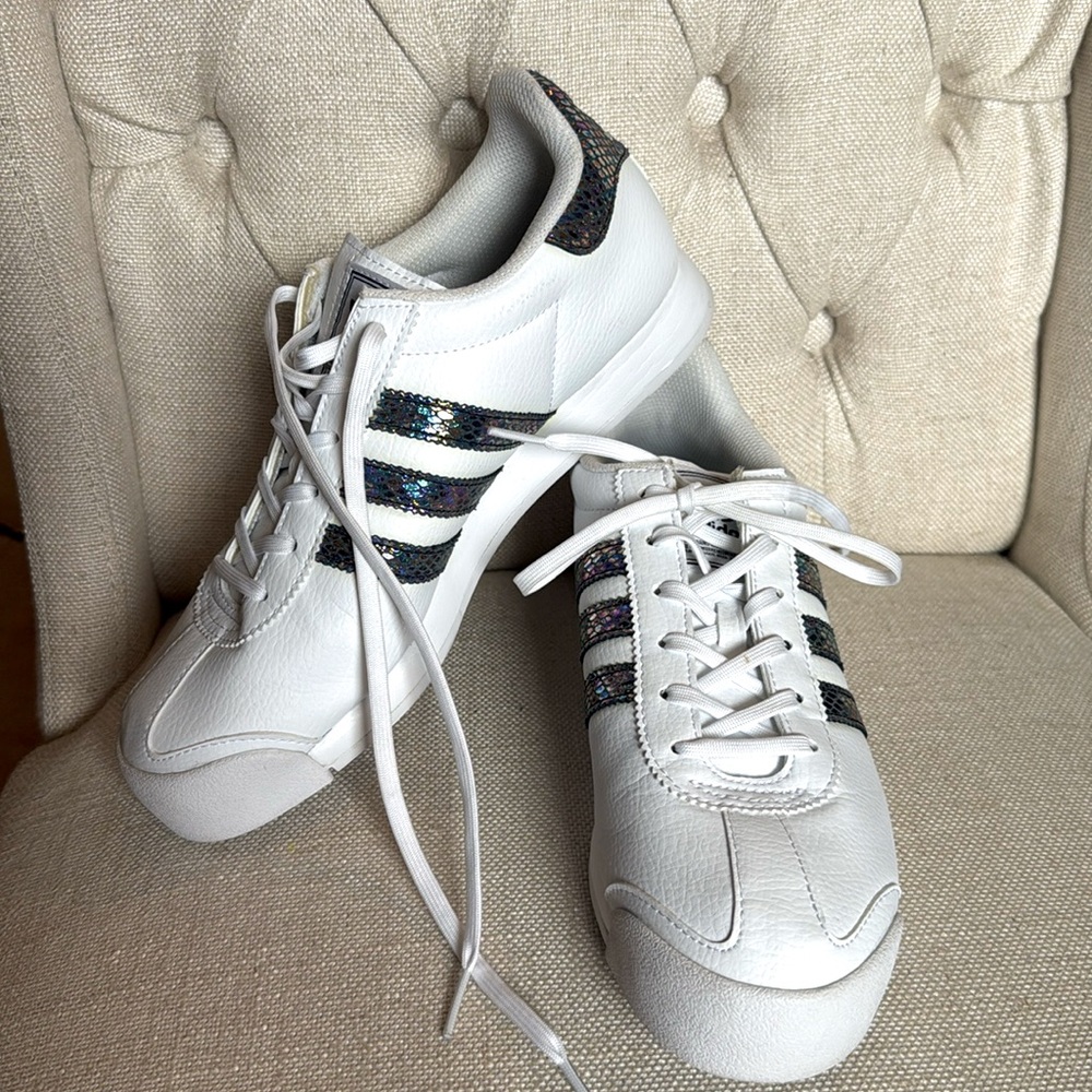 White women’s Adidas. (Samoa)
